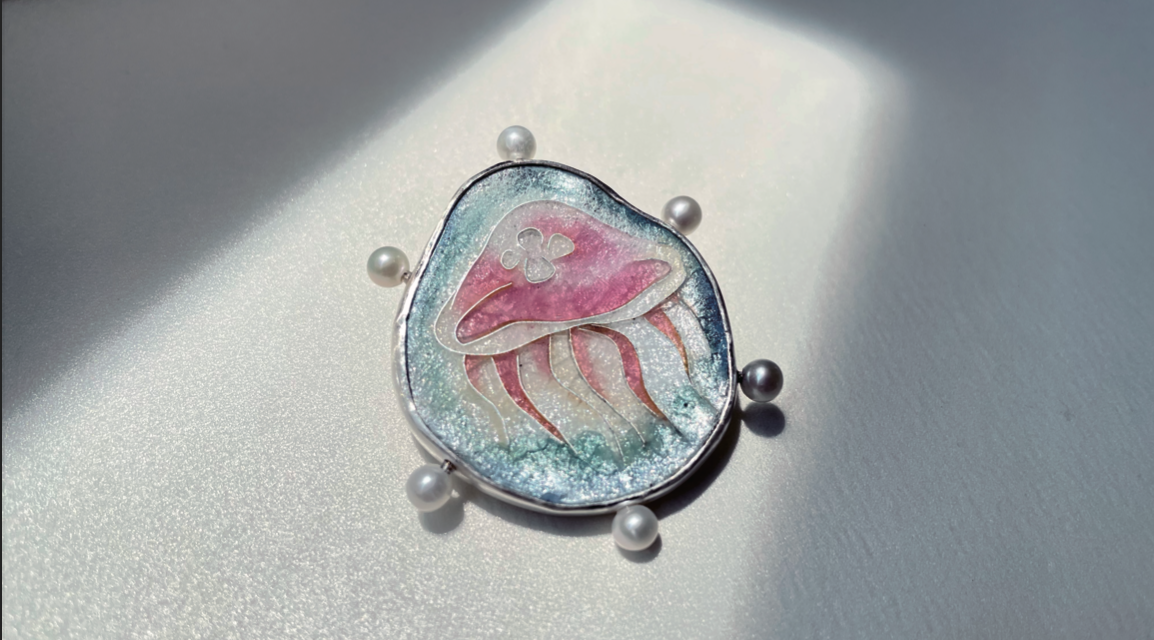 ﻿Floating In The Dark (brooch)